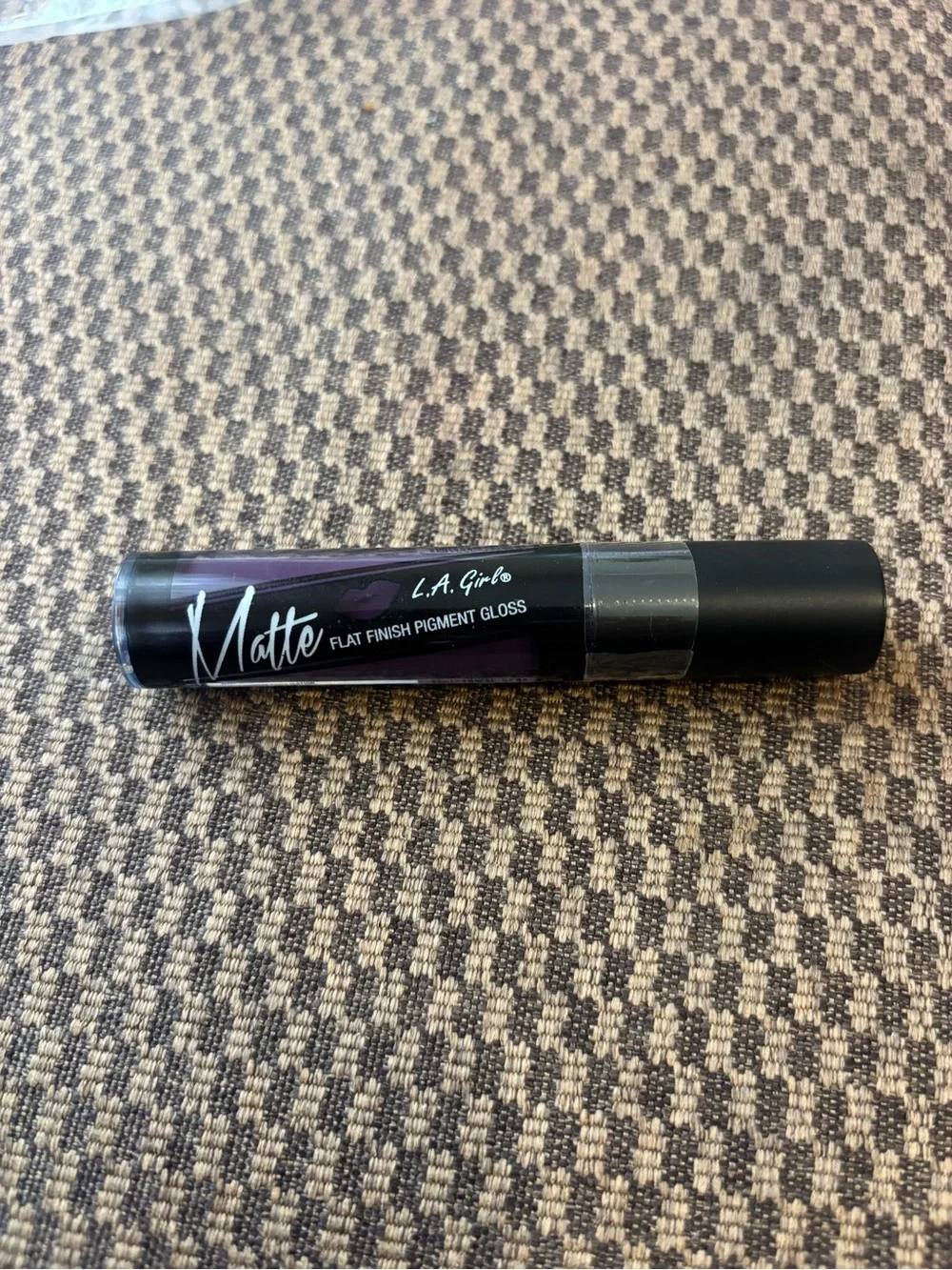 L. A. Girl Matte Flat Finish Pigment Gloss In Black Current 0.17 Oz